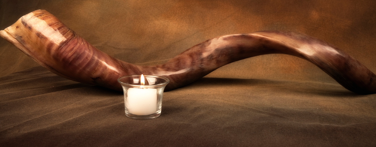 shofar with candle