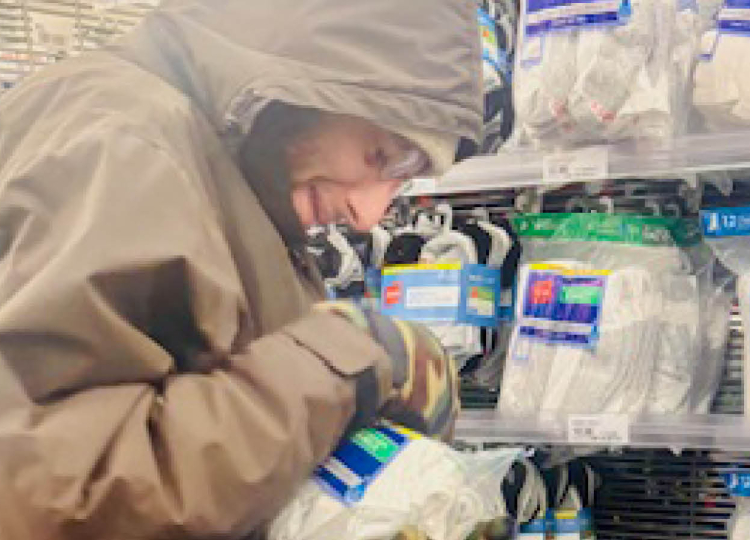 Residents Turn Gift into Warmth for New Immigrants