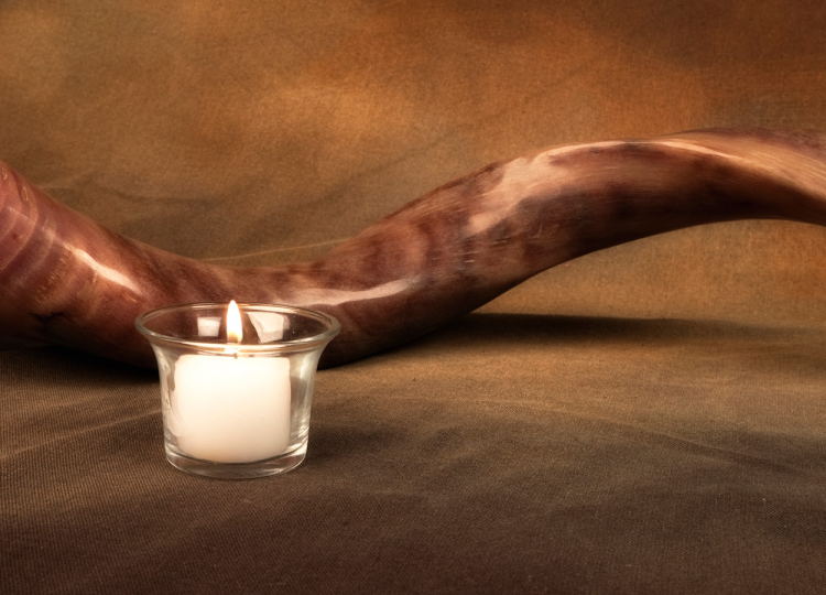 shofar with candle